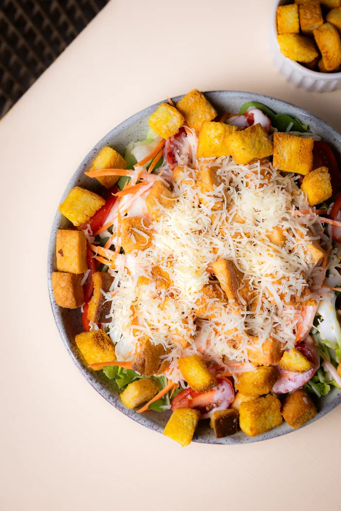 Caesar salad com croutons